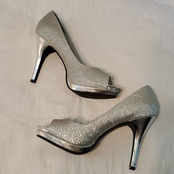 Rampage Shoes - 🆕️ Rampage Silver Sparkle Heels 8M